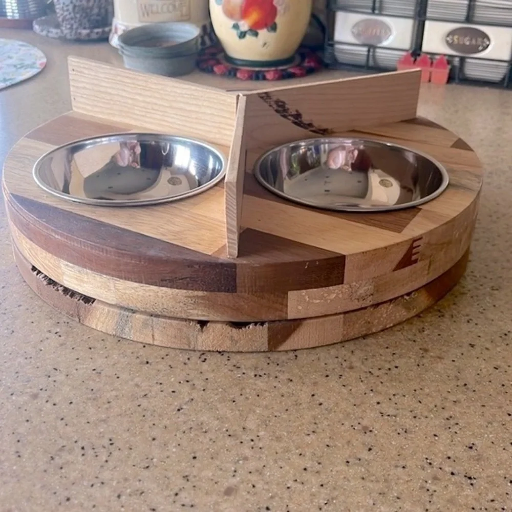 NWOT Rotating Three Bowl Wooden Cat Feeding Station Spinning Pet Food Handmade